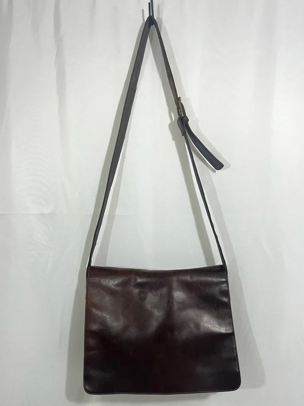 Wilson’s Leather Crossbody Messenger Bag